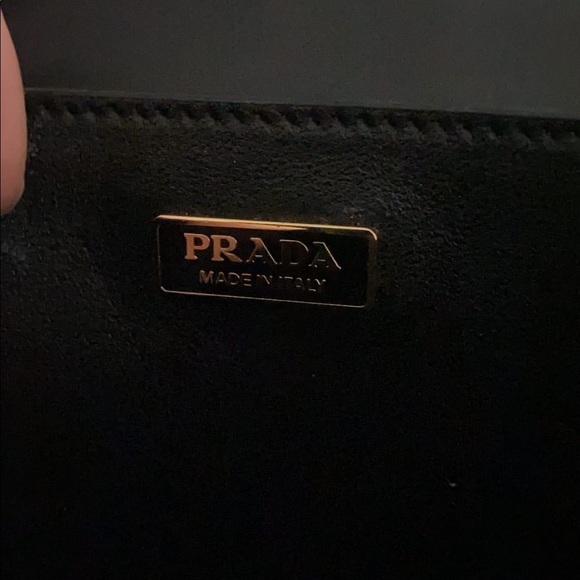 Prada cahier leather bag with leather strap *sold* - Picture 4 of 5